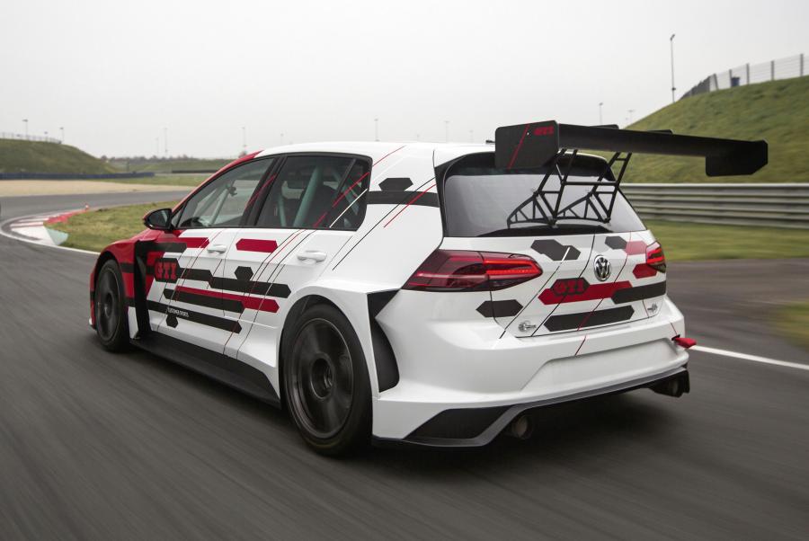  Volkswagen Golf GTI TCR (Typ 5G) 2018 года  (фото 3 из 39)
